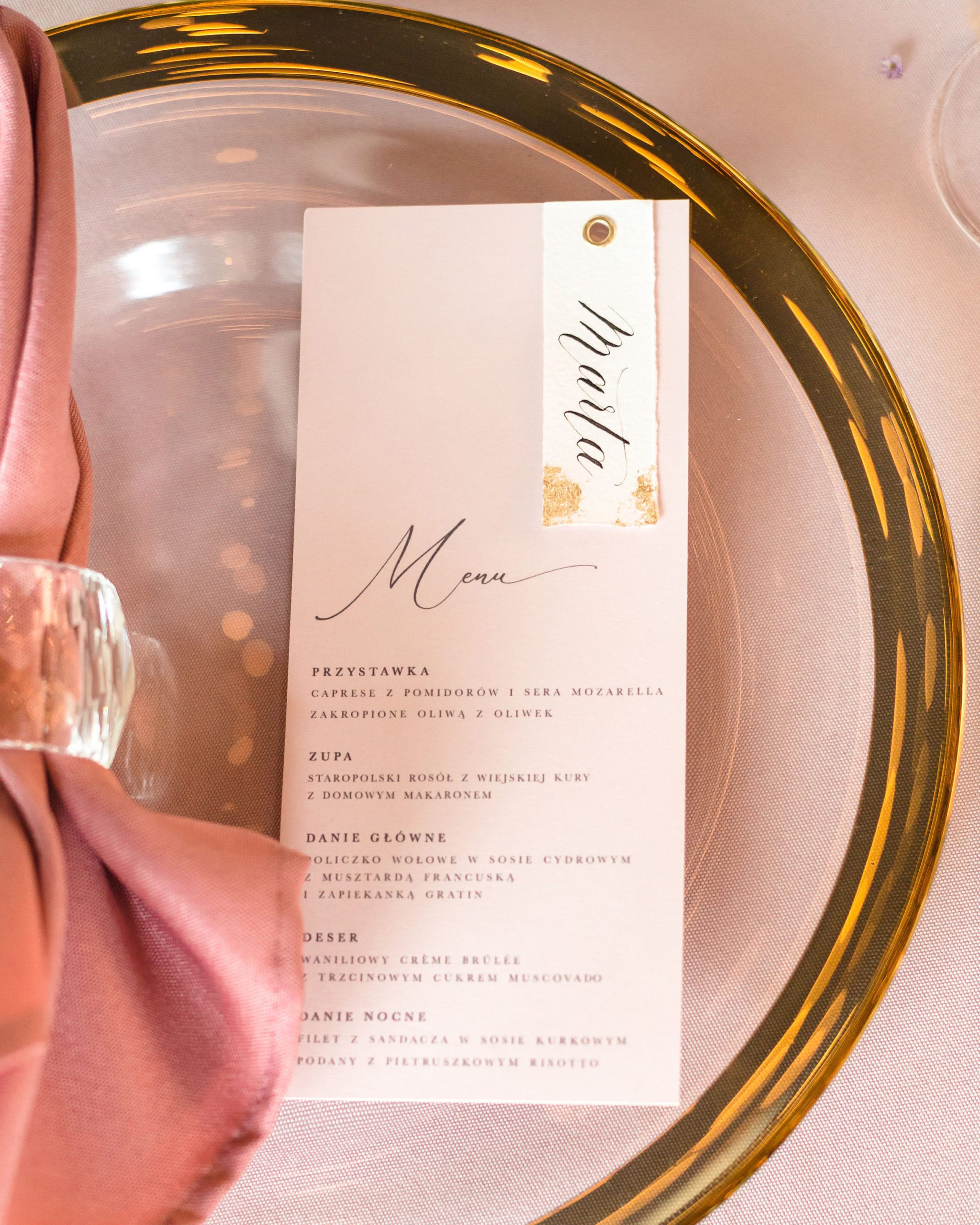 Jak usadzić gości weselnych. praktyczne porady i wskazówki Menu z winietką