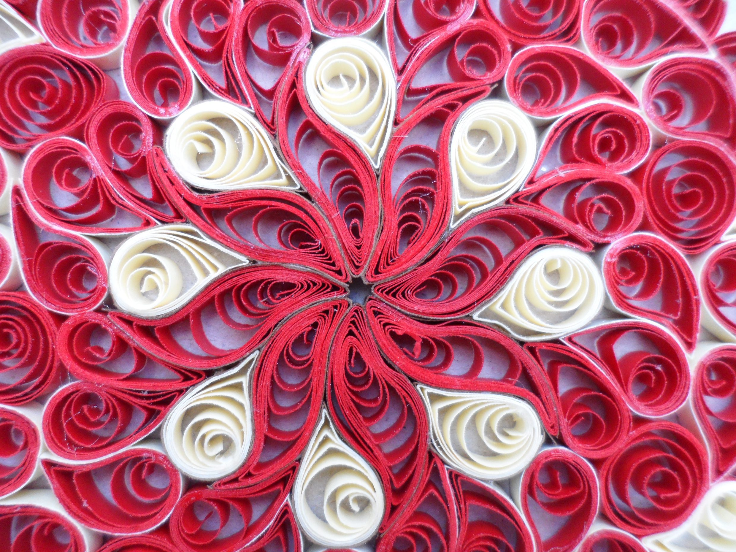 Co to jest quilling? poznaj technikę papierowego filigranu Co to jest quilling? poznaj technikę papierowego filigranu