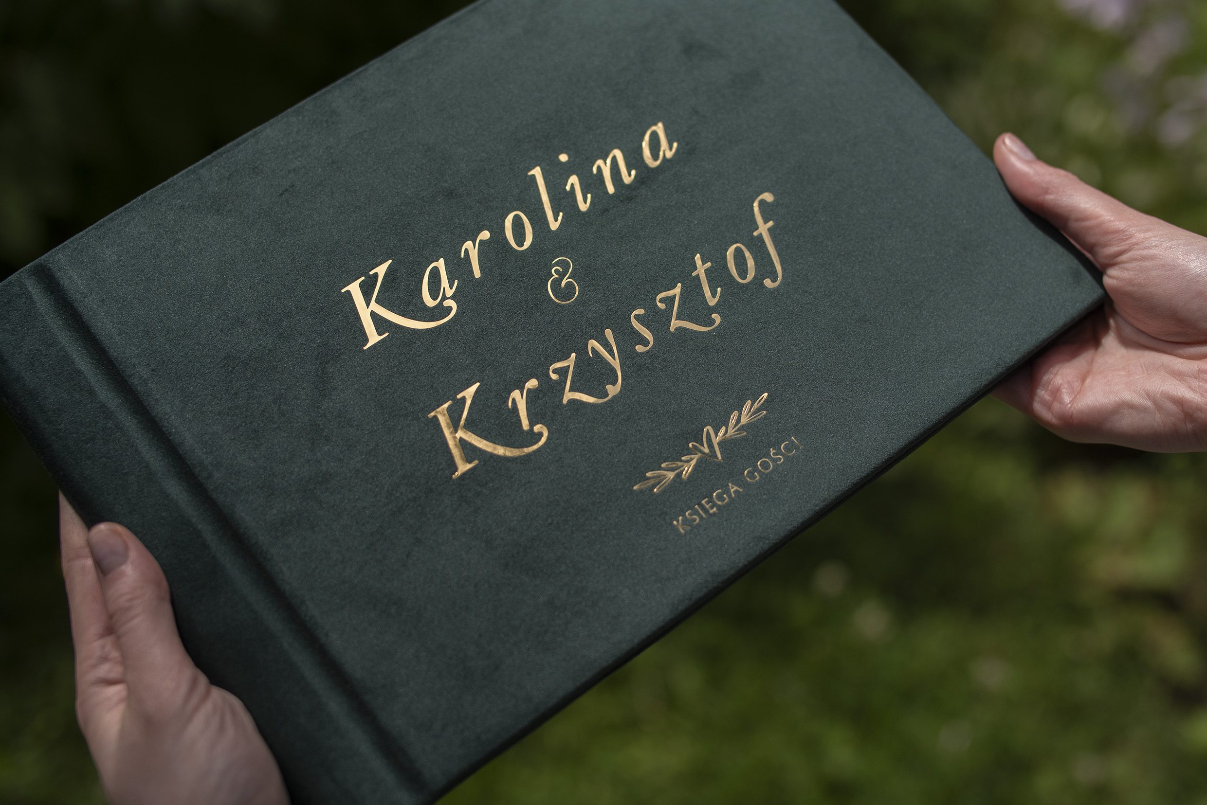 Trendy ślubne 2022. poznaj największe hity roku! Księga gości