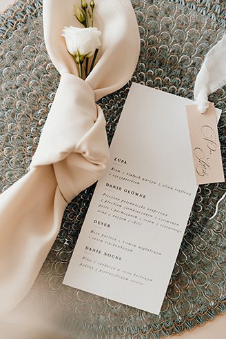 Czcionki ślubne na zaproszenia. jaką wybrać i czym się kierować? Menu "Minimal" z winietkami i wstążką